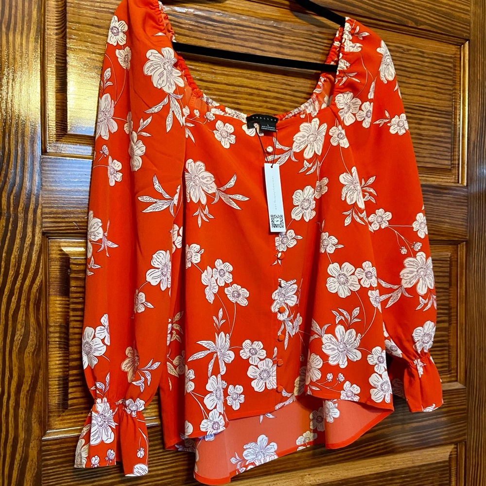 NWT Sanctuary red floral print top. Size L